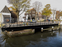 Mazelaarsbrug terug op zijn plaats