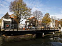 Mazelaarsbrug terug op zijn plaats