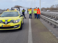 Vrachtwagen geschaard Moerdijkbrug A16 Dordrecht