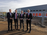 20162411 Minister Blok verricht officiële handeling van groot distributiecentrum Kil 3 Dordrecht Tstolk 007