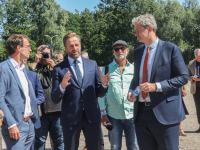 Minister Hugo de Jonge bezoekt Dordtse woningbouwprojecten Dordrecht