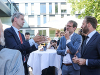 Minister Hugo de Jonge bezoekt Dordtse woningbouwprojecten Dordrecht