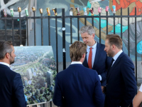 Minister Hugo de Jonge bezoekt Dordtse woningbouwprojecten Dordrecht