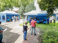 mobiele vaccinatie-unit GGD in  Bosboom-Toussaintstraat Dordrecht