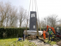 20151004-Oorlogsmonument-terug-geplaatst-Westelijk-fietspad-Dordrecht-Tstolk-001_resize