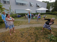 20182307-Afkoelen-met-de-voetjes-in-een-bad-Parkhuis-Dordrecht-Tstolk