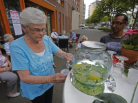 20182307-Naionaal-Hitteplan-actief-In-Dordrecht-krijgen-bejaarde-extra-water-Dordrecht-Tstolk