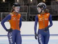 20152001-Nederlands-Shorttrack-rijdt-zich-warm-Sportboulevard-Dordrecht-Tstolk-009_resize