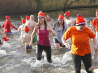 20160101-Nieuw-record-tijdens-vierde-nieuwjaarsduik-Merwelanden-Dordrecht-Tstolk-003