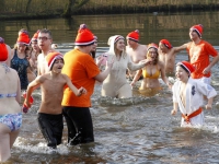 20160101-Nieuw-record-tijdens-vierde-nieuwjaarsduik-Merwelanden-Dordrecht-Tstolk-004