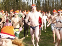 20160101-Nieuw-record-tijdens-vierde-nieuwjaarsduik-Merwelanden-Dordrecht-Tstolk-011jpg