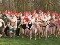 20160101-Nieuw-record-tijdens-vierde-nieuwjaarsduik-Merwelanden-Dordrecht-Tstolk-012