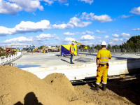 Inrijden van nieuw wegdek viaduct A16