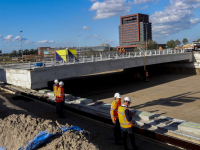 Inrijden van nieuw wegdek viaduct A16