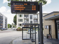 Eerste nieuwe bushokjes geplaatst Dordrecht