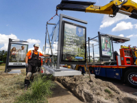 Eerste nieuwe bushokjes geplaatst Dordrecht