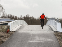 Nieuwe fietsburg over A16 is bijna klaar voor gebruik