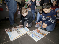 Eerste kinderkrant uitgereikt op basisschool Vest