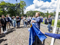 Onderwijsminister Dennis Wiersma bezoekt DevelsteinCollege op examenuitslagdag Zwijndrecht