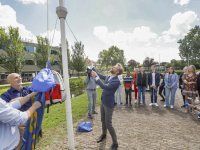 Onderwijsminister Dennis Wiersma bezoekt DevelsteinCollege op examenuitslagdag Zwijndrecht