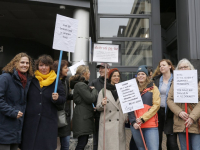 Onderwijzers in optocht door binnenstad Dordrecht