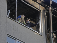 Politie en brandweer onderzoeken de oorzaak van de flatwoning aan de W.H. Vliegenstraat