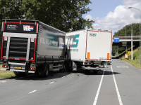 Ongeval met vrachtwagens op Provincialeweg Dordrecht