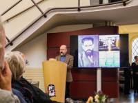 Onthulling officiële straatnaam Barend Katanpad op Begraafplaats Essenhof door Wethouder Merx en de heer Martijn Katan Dordrecht