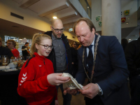 Burgemeester Hein van der Loo neemt afscheid van Zwijndrecht