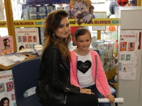 20172304 Jill signeert bij Intertoys Statenplein Dordrecht Tstolk