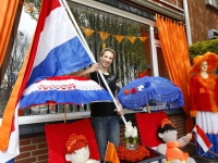 20152304-Renate-Van-de-Logt-klaar-voor-koningsdag-Nijhofflaan-Dordrecht-Tstolk_resize