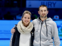 20152301-Sanne-van-Kerkhof-en-Niels-Kersthols-nemen-afscheid-met-onderscheiding-EK-Shorttrack-Dordrecht-Tstolk_resize