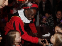 20150112-Oud-Tweede-kamerlid-als-zwarte-piet-Sinterklaashuis-Dordrecht-Tstolk-002