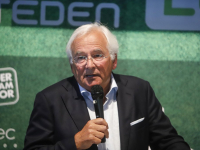 Voormalig voorzitter Ad Heijsman 50 jarig jubileum FC Dordrecht Krommedijk Dordrecht
