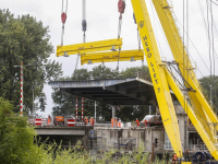 24072020-Oude-beweegbare-klep-verwijderd-van-Wantijbrug-Dordrecht-Tstolk-003