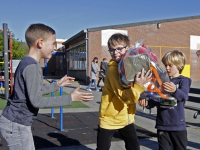 kick off scholenwedstrijd textielinzameling het Kristal Dordrecht