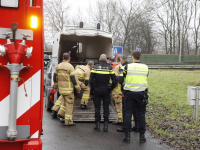 Paard schrikt en raakt bekneld in paardentrailer