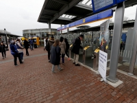 20160504 Toegangspoorten zijn in gebruik NS Station Dordrecht Tstolk 001