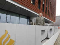 20141212-Piet-blijft-tot-volgend-jaar-buiten-zitten-voor-politiebureau-Dordrecht-Tstolk_resize