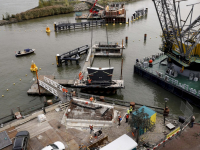 Inhijsen van pijlers Prins Clausbrug Dordrecht