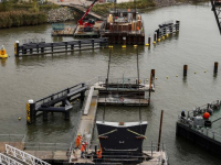 Inhijsen van pijlers Prins Clausbrug Dordrecht