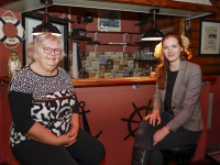 Dames aan de bar bij Heliantus Singel Dordrecht