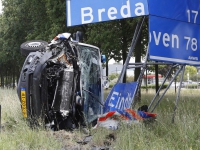 20151706-Politiebusje-kantelt-op-A58-bij-Roosendaal-Tstolk-003_resize