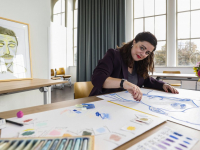 Mandy Sharabani met haar kunstwerken Onderwijsmuseum Dordrecht