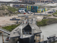 Prins Clausbrug begint aan oversteek Dordrecht