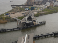 Prins Clausbrug begint aan oversteek Dordrecht