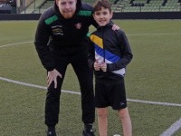Profs leren kinderen voetballen