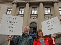 20182002-Protest-tegen-nieuwe-plannen-Wielwijkpark-stadhuis-Dordrecht-Tstolk-001