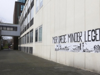 20161304 Protesttekst op Stadskantoor geplakt Spuiboulevard Dordrecht Tstolk 001