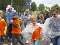 20170606 Regenachtige avondvierdaagse gestart Dordrecht Tstolk